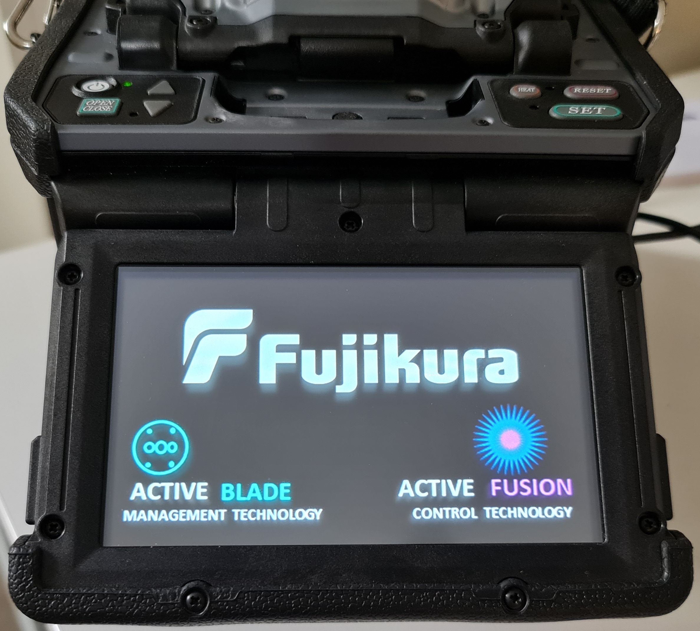 Soudeuse fibre optique FUJIKURA 90S avec cliveuse CT50